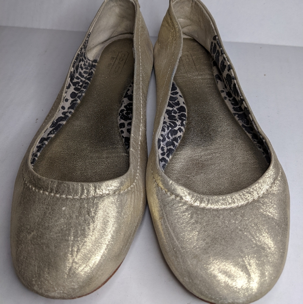 COACH ANORA PATENT TURN LOCK GOLD FLATS - Q1605/A2996 - 8B